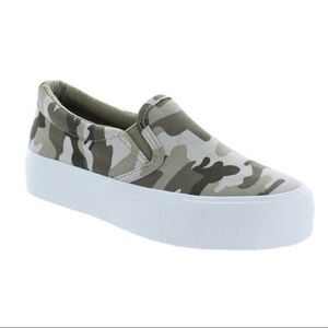 ⭐️RESTRICTED Light Camoflauge Platform Slip On Sneakers Size 9⭐️